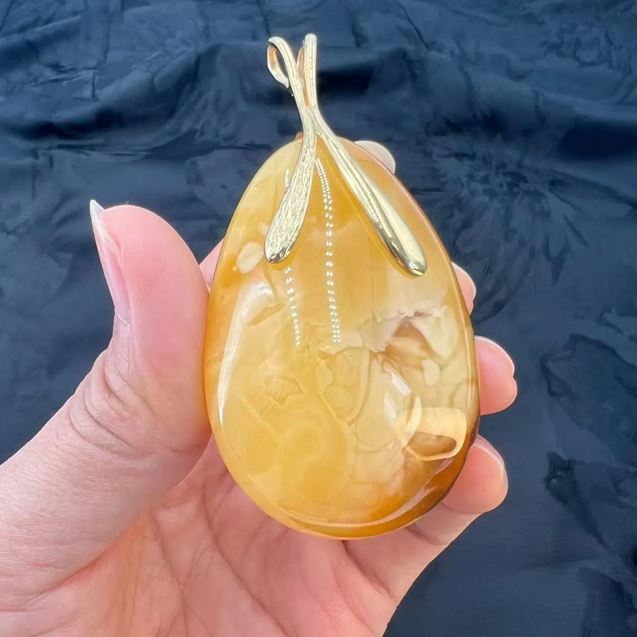 Inclusion Amber Pendant with prehistoric insect